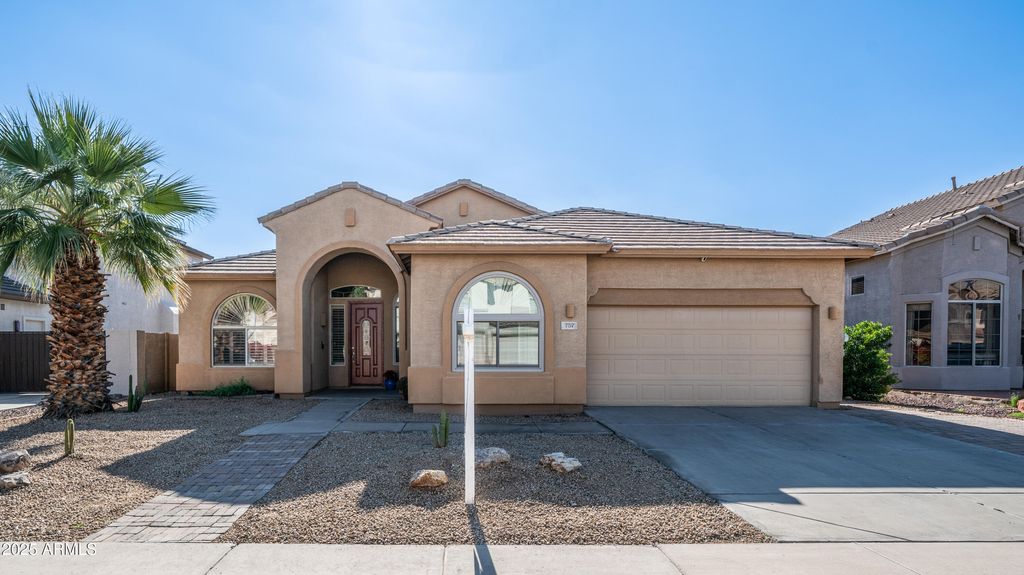 757 W CAROB Way, Chandler, AZ 85248