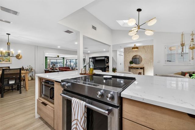 8450 FLAGSTONE DRIVE, Tampa, FL 33615