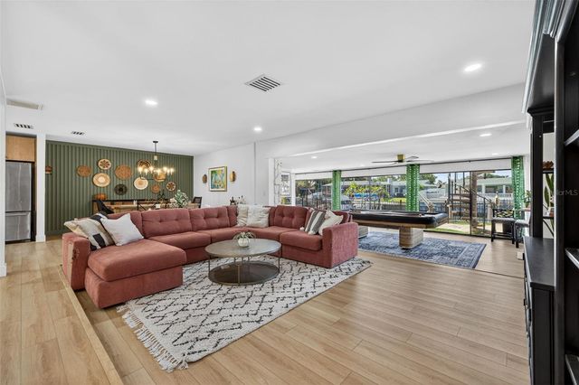 8450 FLAGSTONE DRIVE, Tampa, FL 33615