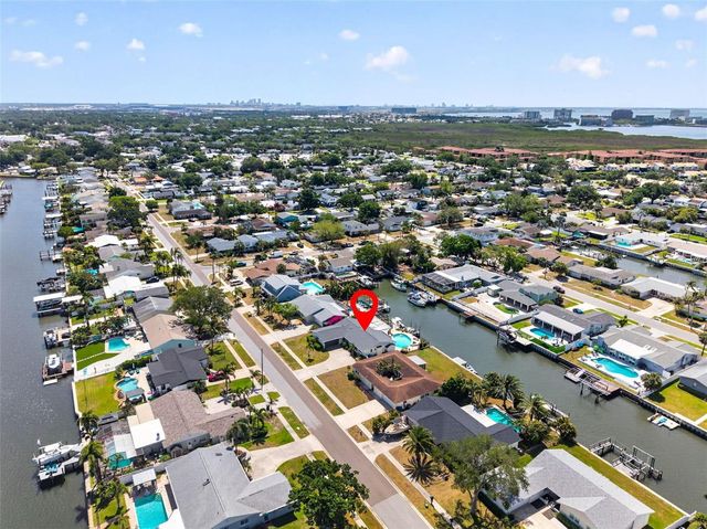 8450 FLAGSTONE DRIVE, Tampa, FL 33615