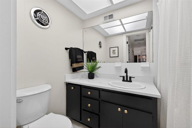 8450 FLAGSTONE DRIVE, Tampa, FL 33615