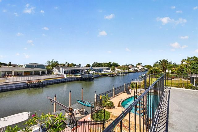 8450 FLAGSTONE DRIVE, Tampa, FL 33615