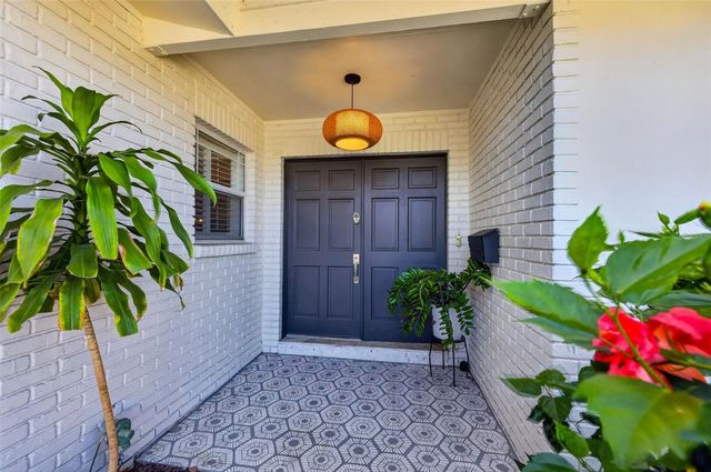 8450 FLAGSTONE DRIVE, Tampa, FL 33615