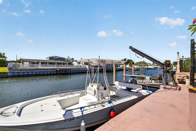 8450 FLAGSTONE DRIVE, Tampa, FL 33615