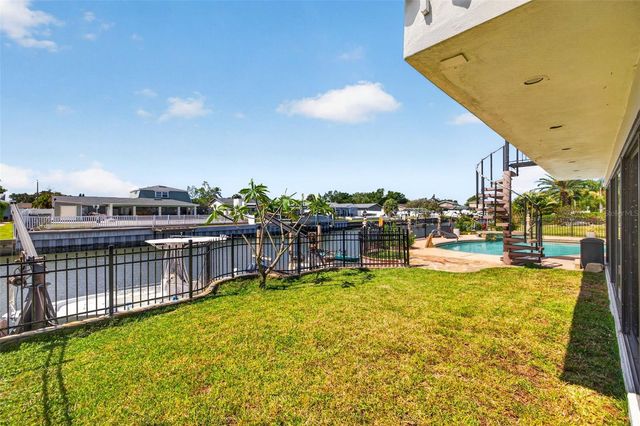 8450 FLAGSTONE DRIVE, Tampa, FL 33615
