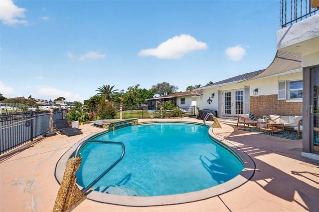 8450 FLAGSTONE DRIVE, Tampa, FL 33615