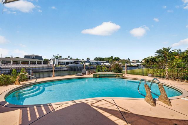 8450 FLAGSTONE DRIVE, Tampa, FL 33615