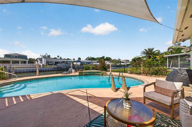 8450 FLAGSTONE DRIVE, Tampa, FL 33615