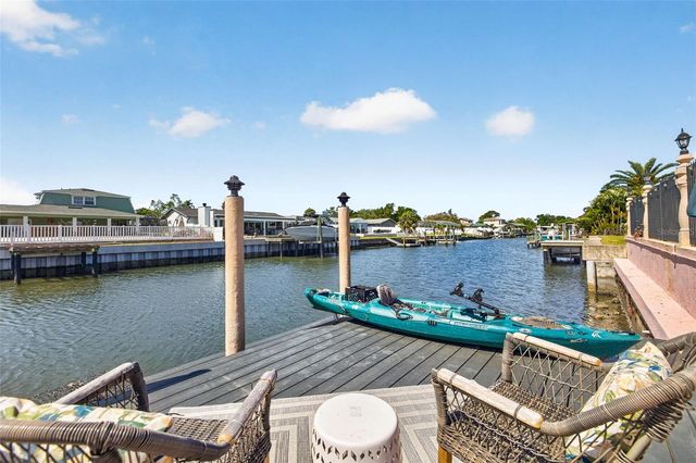 8450 FLAGSTONE DRIVE, Tampa, FL 33615