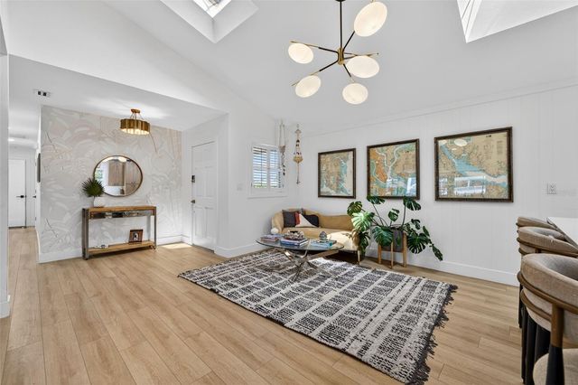 8450 FLAGSTONE DRIVE, Tampa, FL 33615