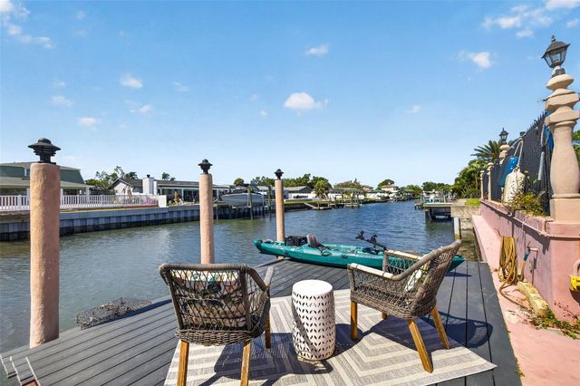 8450 FLAGSTONE DRIVE, Tampa, FL 33615