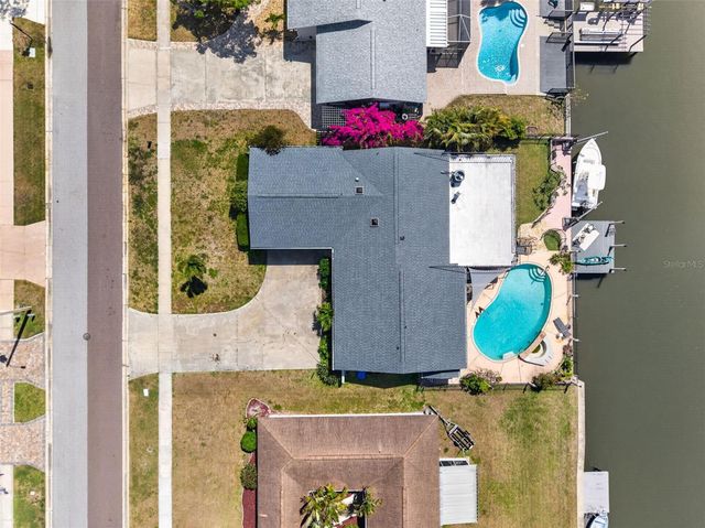 8450 FLAGSTONE DRIVE, Tampa, FL 33615