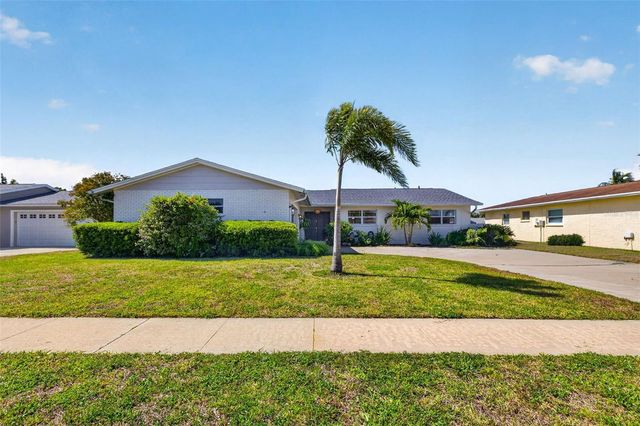 8450 FLAGSTONE DRIVE, Tampa, FL 33615