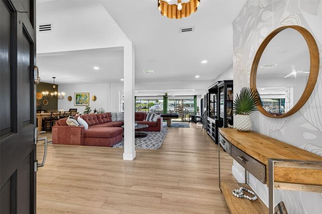 8450 FLAGSTONE DRIVE, Tampa, FL 33615