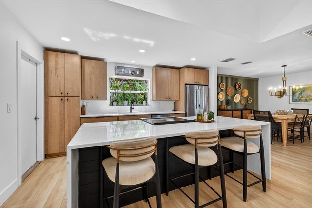 8450 FLAGSTONE DRIVE, Tampa, FL 33615