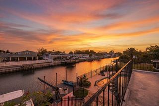 8450 FLAGSTONE DRIVE, Tampa, FL 33615