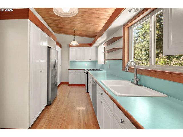 2591 GREENTREE Rd, Lake Oswego, OR 97034