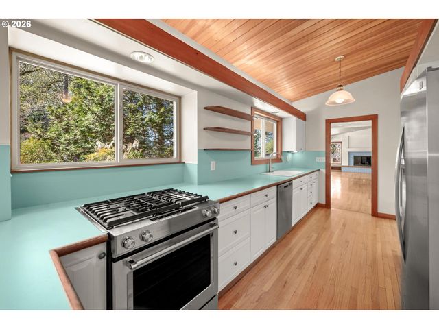 2591 GREENTREE Rd, Lake Oswego, OR 97034