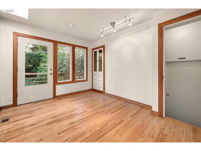 2591 GREENTREE Rd, Lake Oswego, OR 97034