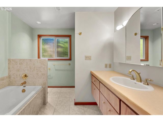 2591 GREENTREE Rd, Lake Oswego, OR 97034