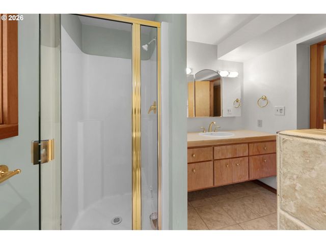 2591 GREENTREE Rd, Lake Oswego, OR 97034