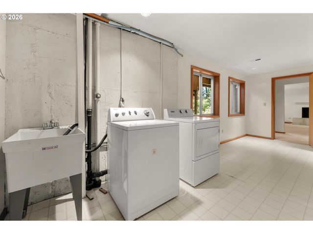 2591 GREENTREE Rd, Lake Oswego, OR 97034