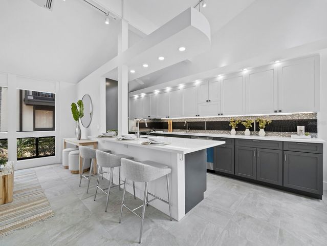 800 S BLVD OF THE PRESIDENTS 19, Sarasota, FL 34236