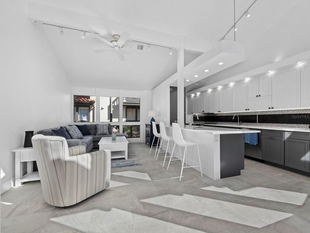 800 S BLVD OF THE PRESIDENTS 19, Sarasota, FL 34236