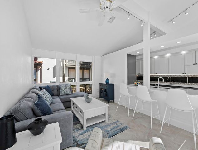 800 S BLVD OF THE PRESIDENTS 19, Sarasota, FL 34236