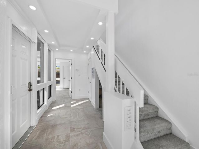 800 S BLVD OF THE PRESIDENTS 19, Sarasota, FL 34236