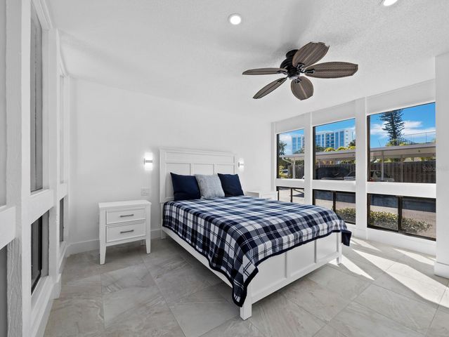 800 S BLVD OF THE PRESIDENTS 19, Sarasota, FL 34236