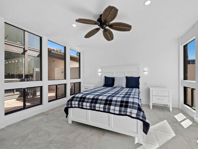 800 S BLVD OF THE PRESIDENTS 19, Sarasota, FL 34236