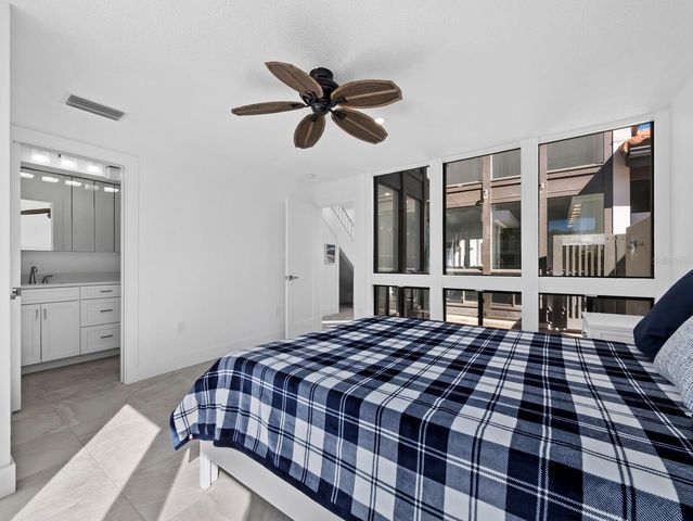 800 S BLVD OF THE PRESIDENTS 19, Sarasota, FL 34236