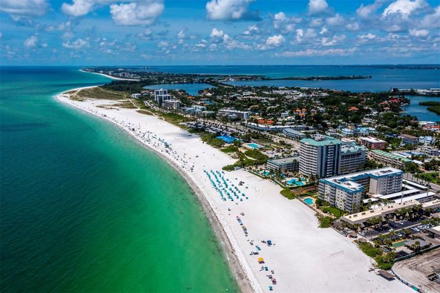 800 S BLVD OF THE PRESIDENTS 19, Sarasota, FL 34236