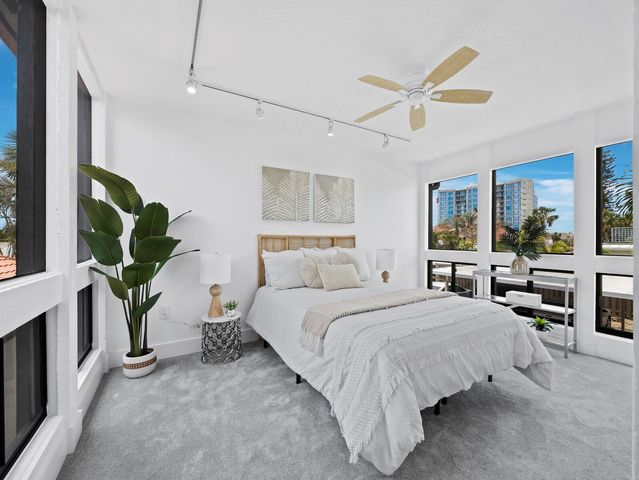 800 S BLVD OF THE PRESIDENTS 19, Sarasota, FL 34236