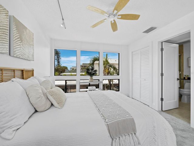 800 S BLVD OF THE PRESIDENTS 19, Sarasota, FL 34236