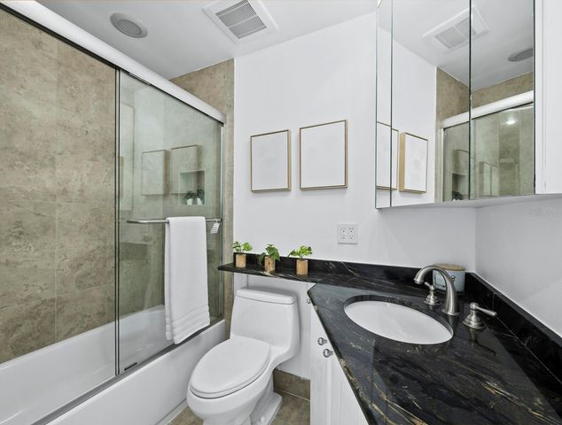 800 S BLVD OF THE PRESIDENTS 19, Sarasota, FL 34236