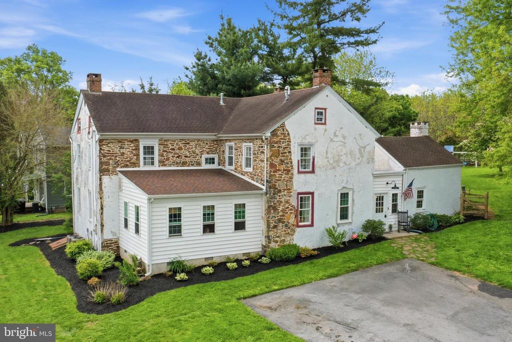 1116 OLD SWEDE RD, Douglassville, PA 19518