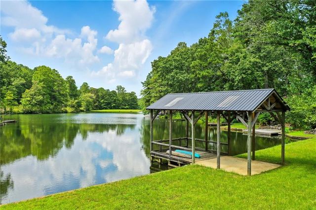 579 Twin Mountain Lake Circle, Talking Rock, GA 30175