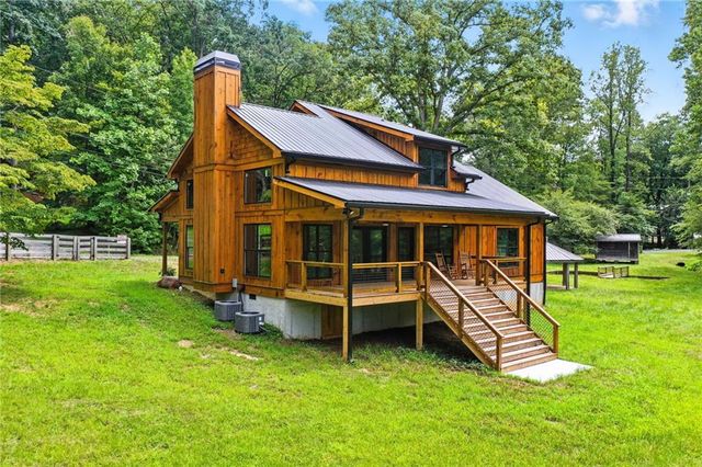 579 Twin Mountain Lake Circle, Talking Rock, GA 30175