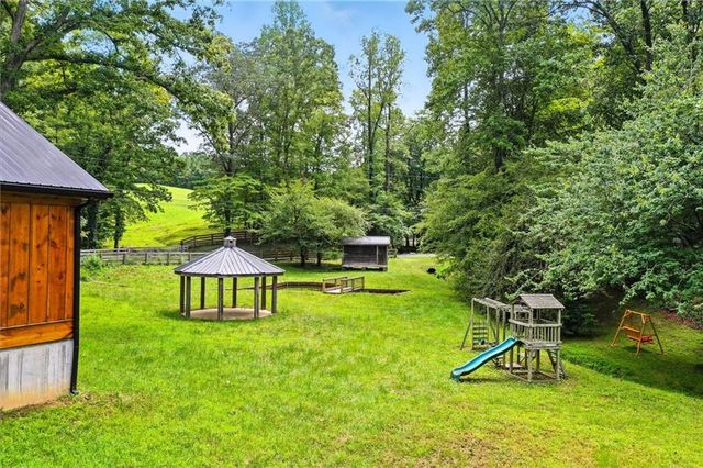 579 Twin Mountain Lake Circle, Talking Rock, GA 30175