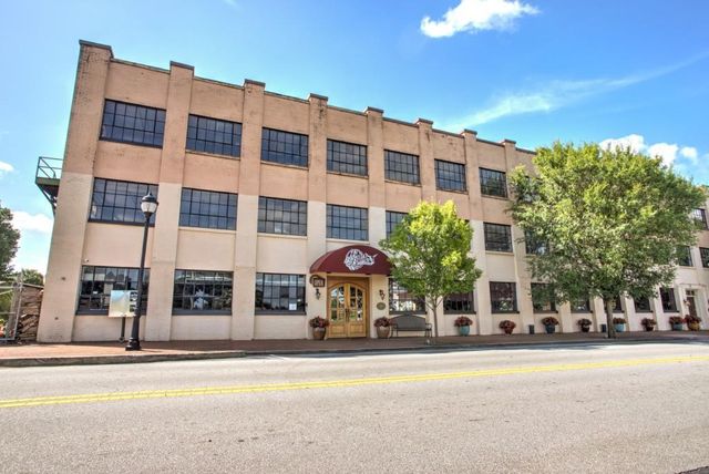 4862 White Street, Sugar Hill, GA 30518