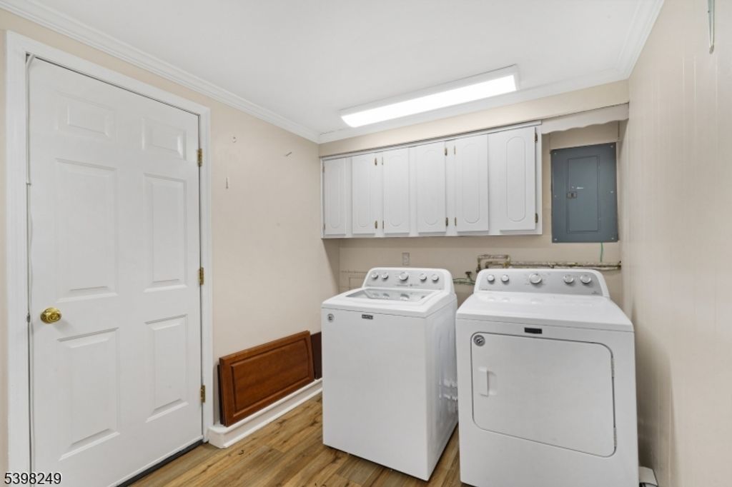 Image 15 of property listing at 45 MEMORY LANE, Denville Twp., NJ 07834