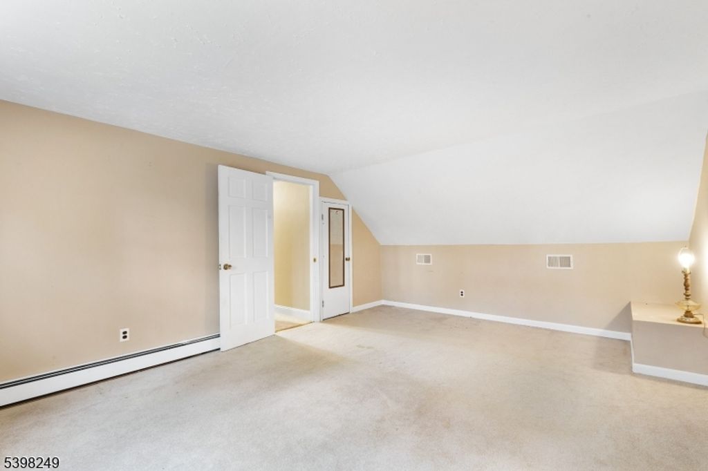 Image 18 of property listing at 45 MEMORY LANE, Denville Twp., NJ 07834