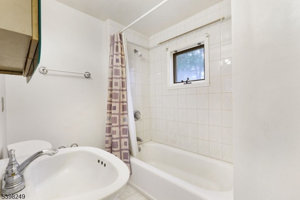 Image 20 of property listing at 45 MEMORY LANE, Denville Twp., NJ 07834