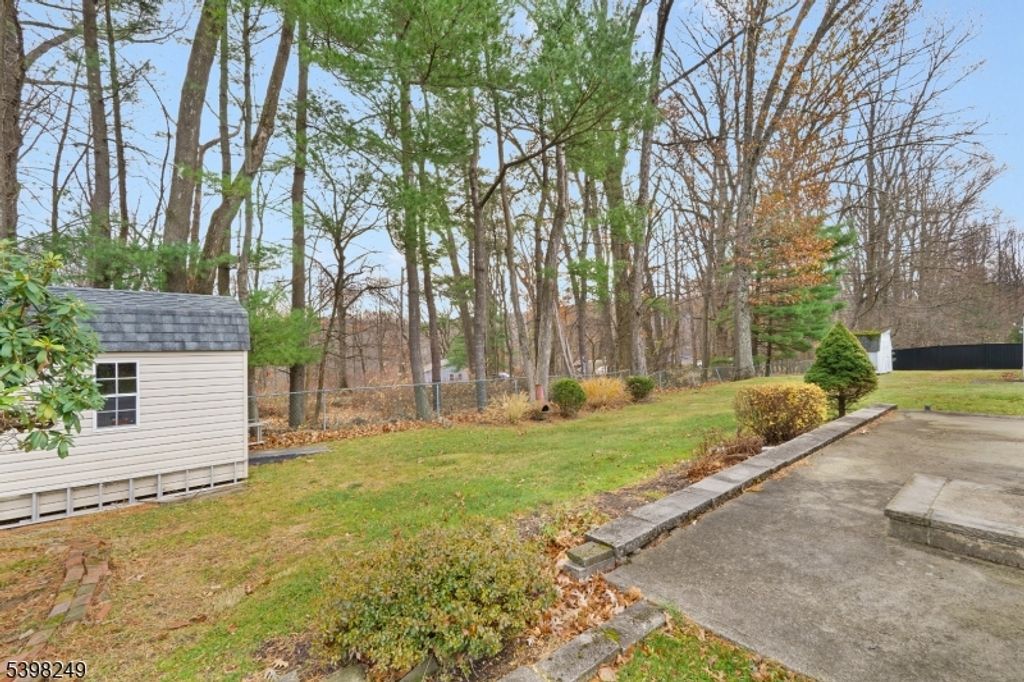 Image 21 of property listing at 45 MEMORY LANE, Denville Twp., NJ 07834