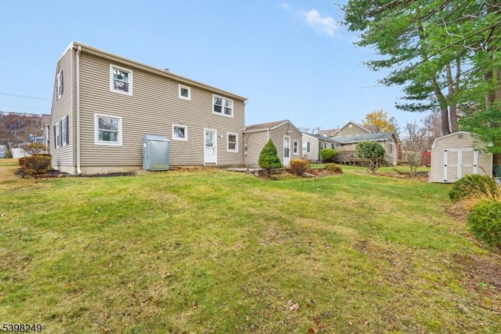 Image 22 of property listing at 45 MEMORY LANE, Denville Twp., NJ 07834