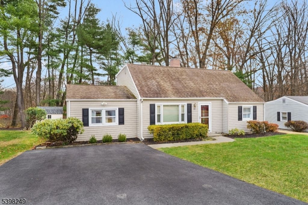 Image 27 of property listing at 45 MEMORY LANE, Denville Twp., NJ 07834