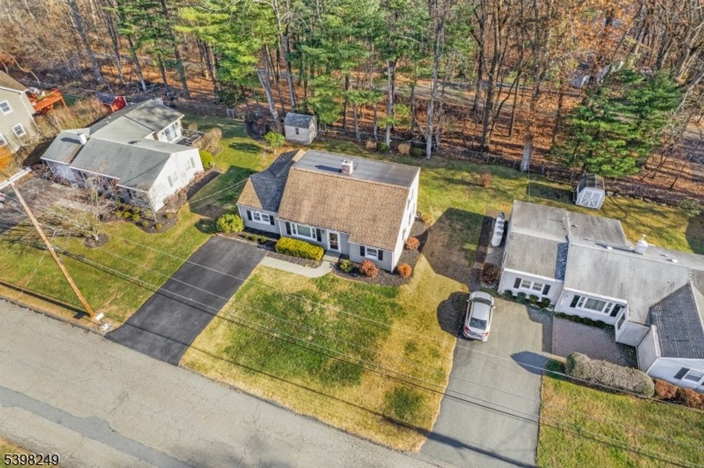 Image 29 of property listing at 45 MEMORY LANE, Denville Twp., NJ 07834