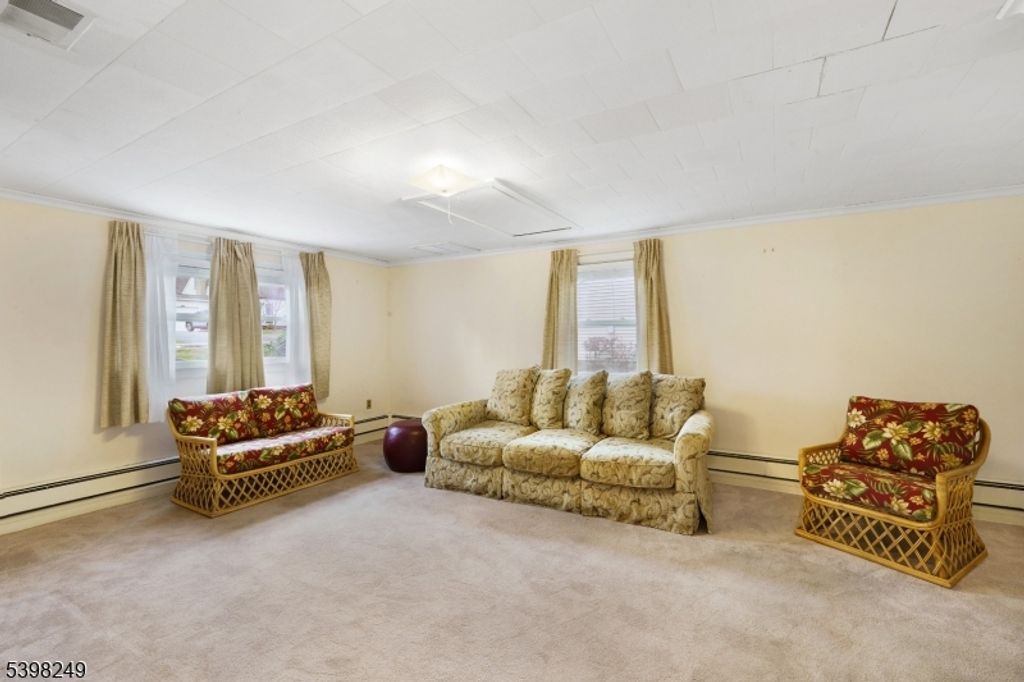 Image 10 of property listing at 45 MEMORY LANE, Denville Twp., NJ 07834